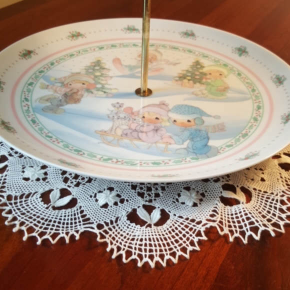 PRECIOUS MOMENTS ♡ Vintage Two Tier "A Winter Wonderland" Cookie Serving Plates - Picture 5 of 14